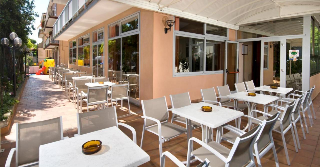 Hotel Casadei Римини Екстериор снимка