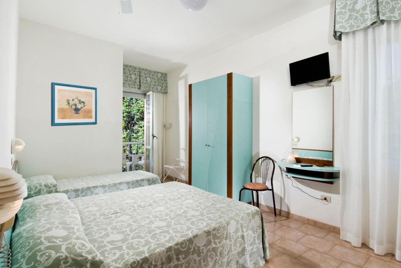 Hotel Casadei Римини Екстериор снимка