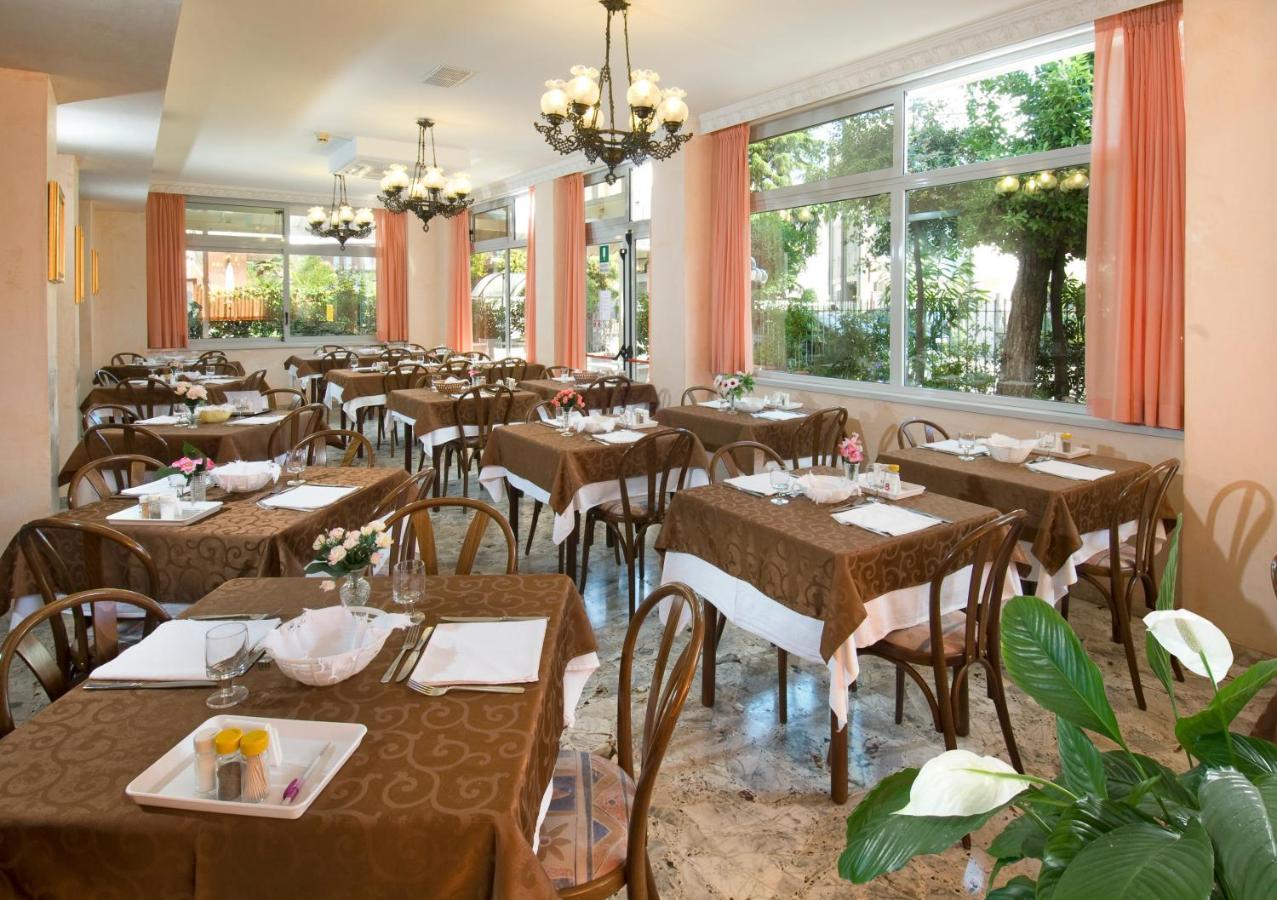 Hotel Casadei Римини Екстериор снимка