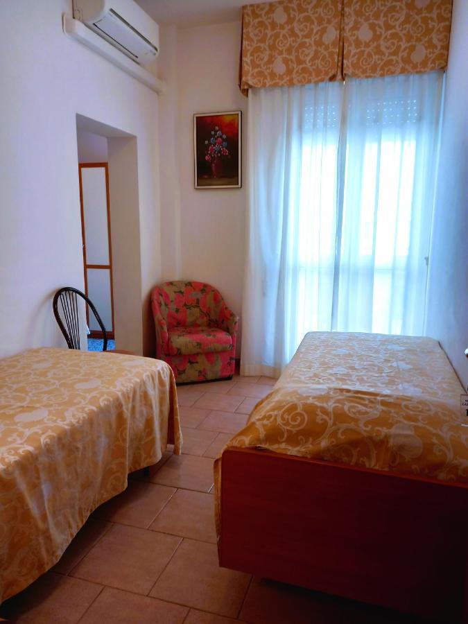 Hotel Casadei Римини Екстериор снимка