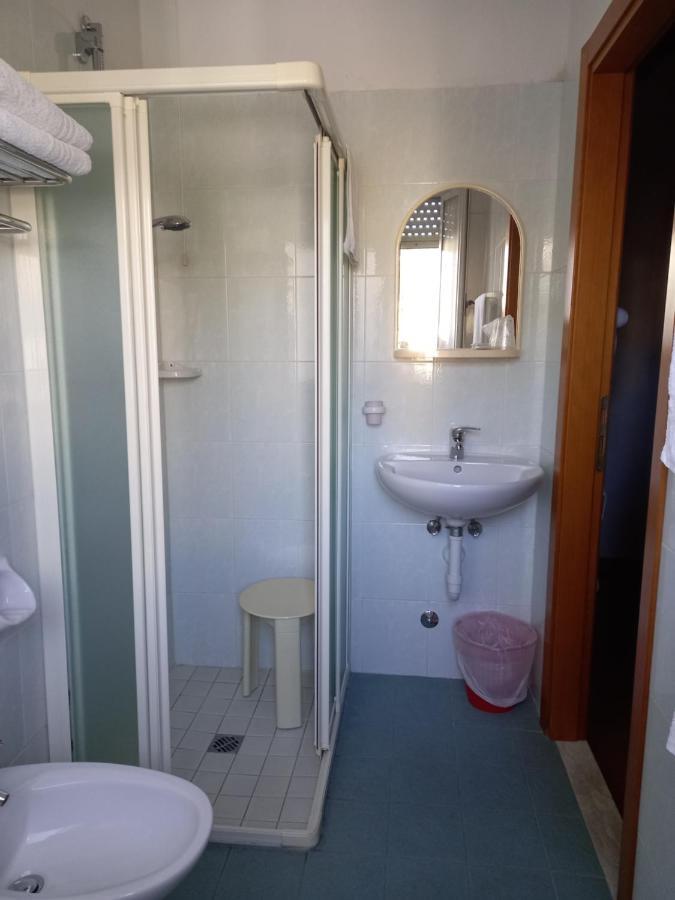 Hotel Casadei Римини Екстериор снимка